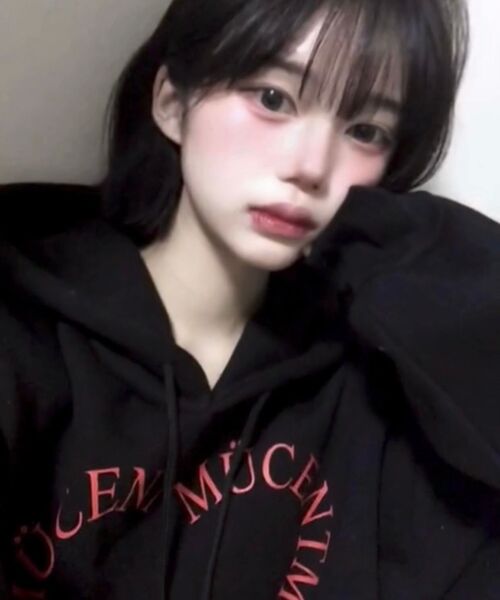 MUCENT(ムセント)の「ハートレタリングフードパーカー 男女共用 (3カラー)(パーカー・レディース・バーガンディー/グレー/ブラック・S-Short/unisex L)」の22枚目の写真
