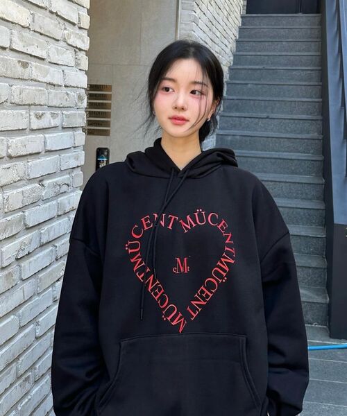 MUCENT(ムセント)の「ハートレタリングフードパーカー 男女共用 (3カラー)(パーカー・レディース・バーガンディー/グレー/ブラック・S-Short/unisex L)」の8枚目の写真