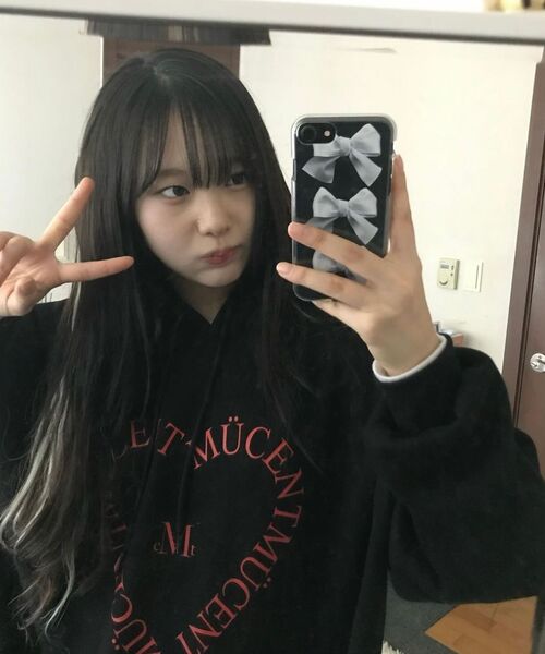 MUCENT(ムセント)の「ハートレタリングフードパーカー 男女共用 (3カラー)(パーカー・レディース・バーガンディー/グレー/ブラック・S-Short/unisex L)」の5枚目の写真