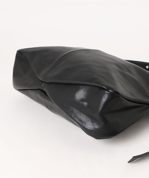 Chiina（チーナ）の「Chiina /合皮レザー　大容量シンプルショルダーバッグ（ショルダーバッグ・レディース・ブラック/ブラウン/ダークブラウン・FREE）」の4枚目の写真