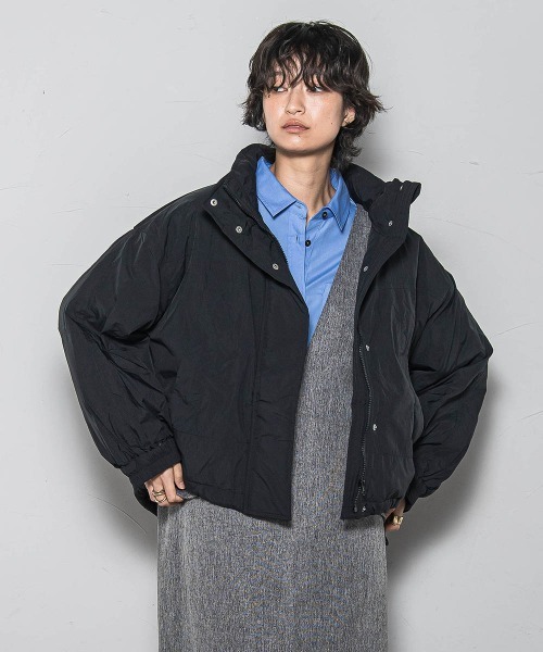 MAYSON GREY(メイソングレイ)の「【WEB限定】中綿ボリュームショートブルゾン≪手洗い可能≫(ダウンジャケット/コート・レディース・オフホワイト/ブラック・M)」の9枚目の写真
