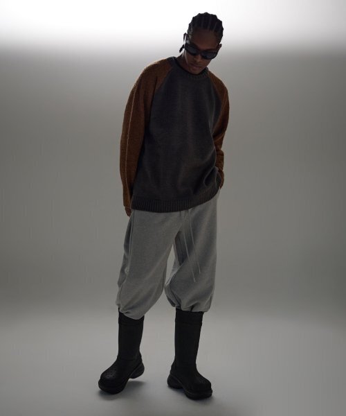 ATTENTIONROW(アテンションロー)の「ブックルミックスヤーンオーバーフィットウールニットラグランセーター(チャコール/ブラウン)(ニット/セーター・メンズ・その他・FREE)」の4枚目の写真