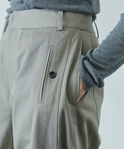 IHR（アイエイチアール）の「ボタンポイントコットンパンツ / カーキブラウン（その他パンツ・レディース・その他・SMALL/MEDIUM）」の2枚目の写真