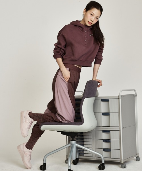 NIKE(ナイキ)の「ナイキ エア フォース 1 '07 ウィメンズシューズ / Nike Air Force 1 '07 Women's Shoes HV4406-601 Silt Red(スニーカー・レディース・ピンク系その他2・22.5/23/23.5/24/24.5/25/26/25.5/22)」の3枚目の写真
