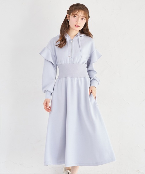 tocco closet(トッコ クローゼット)の「ウエストリブ切り替えフリルスリーブボンディングフーディワンピース(ワンピース・レディース・グレー/ベージュ/ブラック/サックスブルー・M)」の1枚目の写真