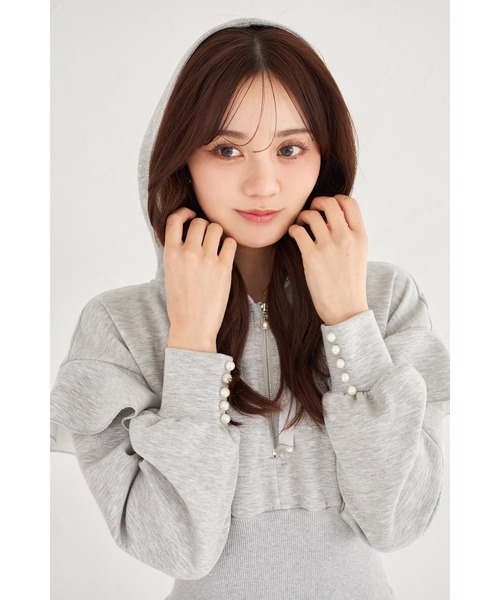 tocco closet(トッコ クローゼット)の「ウエストリブ切り替えフリルスリーブボンディングフーディワンピース(ワンピース・レディース・グレー/ベージュ/ブラック/サックスブルー・M)」の9枚目の写真