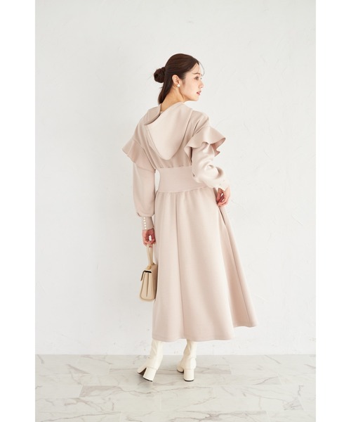 tocco closet(トッコ クローゼット)の「ウエストリブ切り替えフリルスリーブボンディングフーディワンピース(ワンピース・レディース・グレー/ベージュ/ブラック/サックスブルー・M)」の16枚目の写真