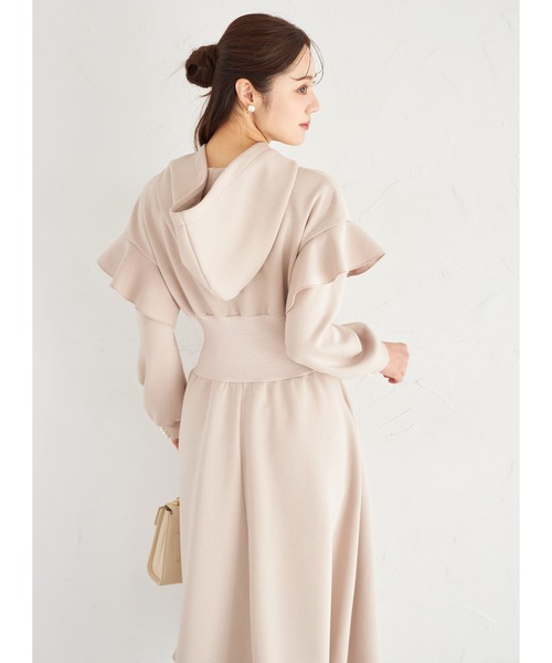tocco closet(トッコ クローゼット)の「ウエストリブ切り替えフリルスリーブボンディングフーディワンピース(ワンピース・レディース・グレー/ベージュ/ブラック/サックスブルー・M)」の20枚目の写真