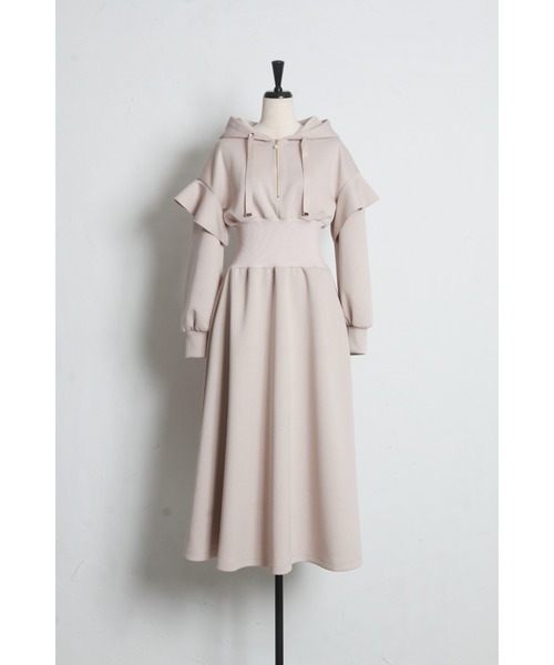 tocco closet(トッコ クローゼット)の「ウエストリブ切り替えフリルスリーブボンディングフーディワンピース(ワンピース・レディース・グレー/ベージュ/ブラック/サックスブルー・M)」の21枚目の写真