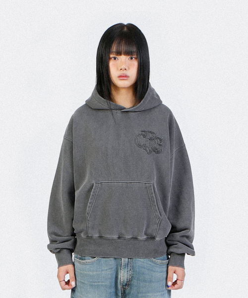 CRIGUN(クリガン)の「LOGO APPLIQUE HOODIE PIGMENT CHARCOAL(パーカー・レディース・チャコールグレー・MEDIUM/LARGE/X-LARGE)」の3枚目の写真
