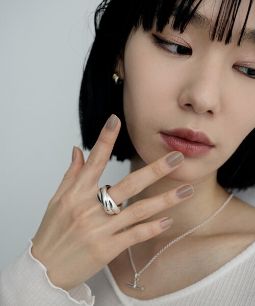 COCOSHNIK ONKITSCH(ココシュニックオンキッチュ)の「シルバー ボリュームリング ドームトリプル(16号、18号)(リング・レディース・シルバー・18/16)」の7枚目の写真
