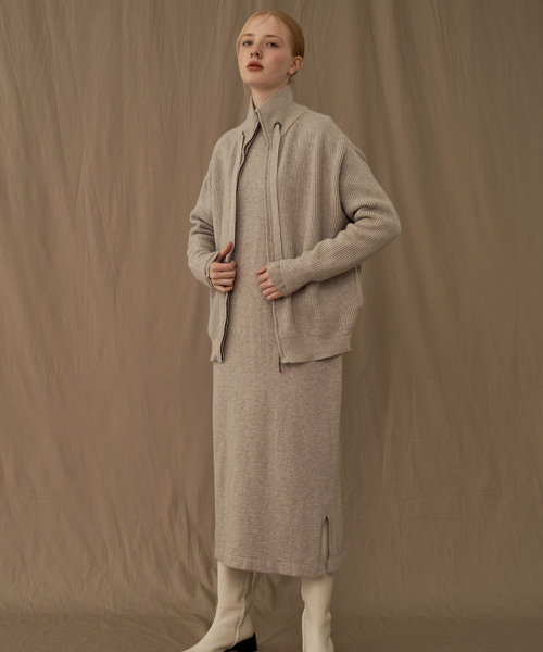 VASCARA(バスカラ)の「Turtleneck Zip-Up Knit Cardigan (5colors)(ニット/セーター・レディース・カーキ/ブラック/ライトブラウン/グレー/ブラウン・FREE)」の6枚目の写真