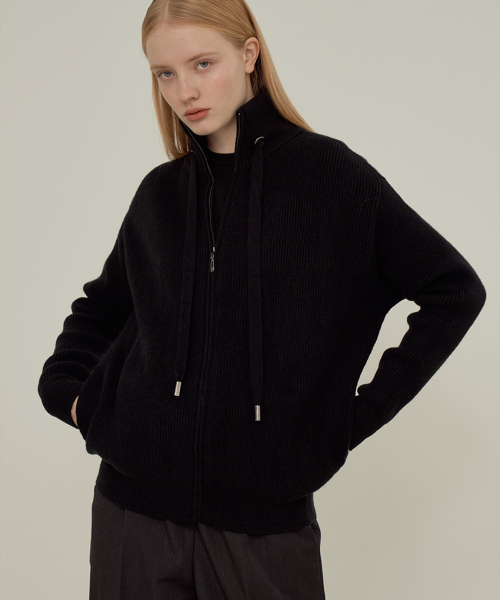 VASCARA(バスカラ)の「Turtleneck Zip-Up Knit Cardigan (5colors)(ニット/セーター・レディース・カーキ/ブラック/ライトブラウン/グレー/ブラウン・FREE)」の7枚目の写真