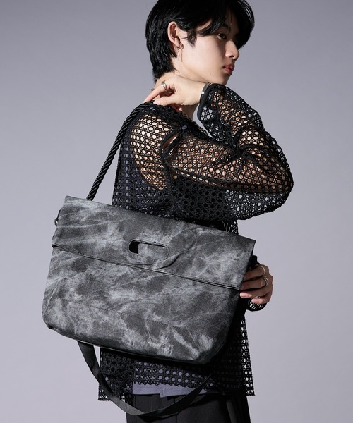 Ellno Loset(エルノロゼット)の「multi way shoulder bag(ショルダーバッグ・メンズ・グレー/ブラック/アイボリー・FREE)」の2枚目の写真