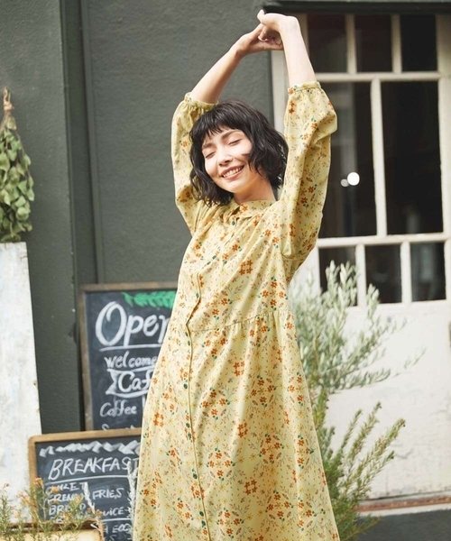 Jocomomola（ホコモモラ）の「Palomas y flores プリントシャツ