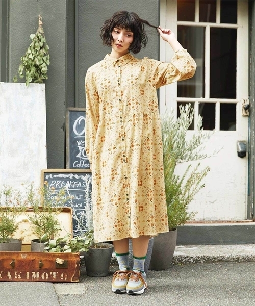 Jocomomola（ホコモモラ）の「Palomas y flores プリントシャツワンピース（ワンピース・レディース・イエロー/ブラック・40）」の6枚目の写真