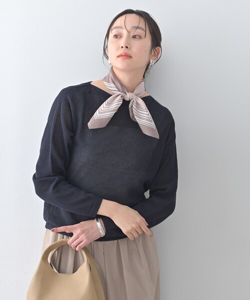 UNTITLED（アンタイトル）の「ドライタッチボートネックニット（ニット/セーター・レディース・ホワイト/ライトブルー/チャコールグレー/ベージュ/ブルーグリーン/イエロー系その他/ネイビー・48/00/02/04/44）」の5枚目の写真