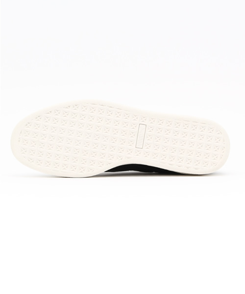PUMA（プーマ）の「スウェード クラシック トリックス（スニーカー・メンズ・ブラック×ホワイト・24.5cm/25.5cm/26.5cm/27.5cm/26.0cm/27.0cm/23.0cm/23.5cm/28.5cm/24.0cm/29.0cm/22.5cm/25.0cm/28.0cm）」の3枚目の写真