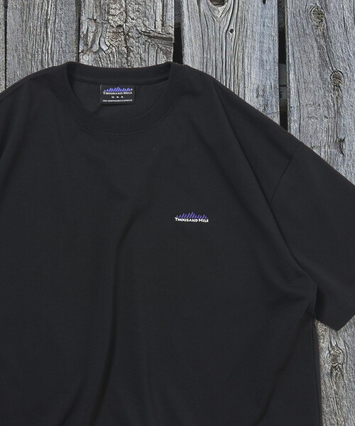 FREAK'S STORE(フリークスストア)の「限定展開 THOUSAND MILE×FREAK'S STORE サウザンドマイル 別注 ワンポイント刺繍 クルーネック Tシャツ 抗菌防臭 吸水速乾(Tシャツ/カットソー・メンズ・ホワイト/グリーン/アッシュグレー/ブラック・SMALL/MEDIUM/LARGE)」の3枚目の写真