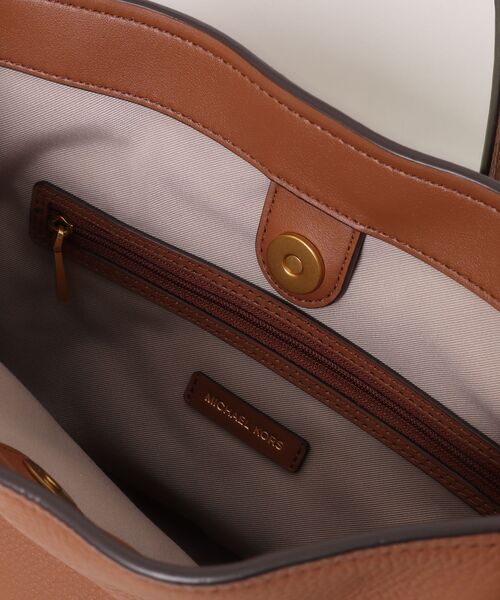 MICHAEL KORS(マイケルコース)の「NOLITA ペブルレザー チェーン バケットバッグ ショルダートート スモール(ショルダーバッグ・レディース・ブラウン系・FREE)」の8枚目の写真