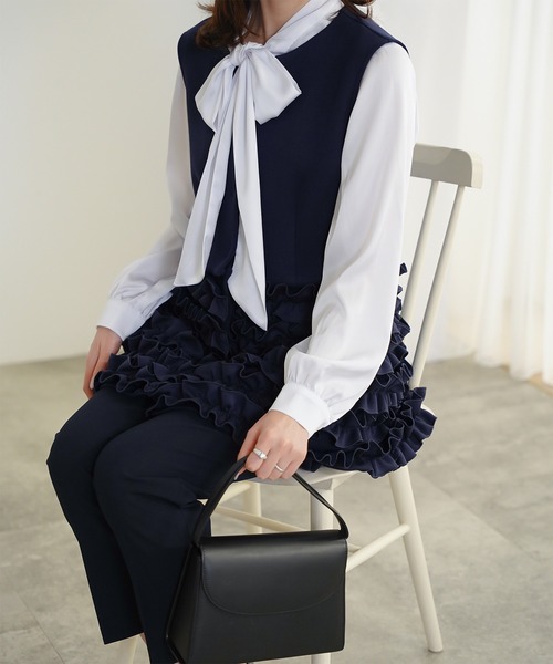 HUIT bouquet(ユイット)の「2way フリルヘム ジレ HUIT(その他アウター・レディース・ホワイト/ブラック/ネイビー・M)」の4枚目の写真