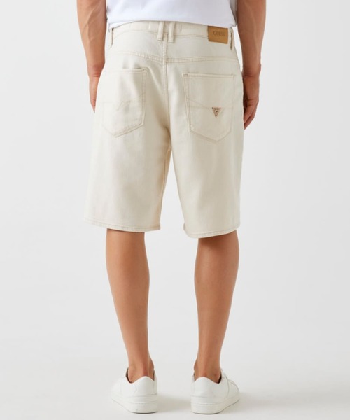 Guess（ゲス）の「CARSON デニムパンツ ショートパンツ ショーツ（デニムパンツ・メンズ・アイボリー・28inch/29inch/30inch/31inch/33inch）」の2枚目の写真