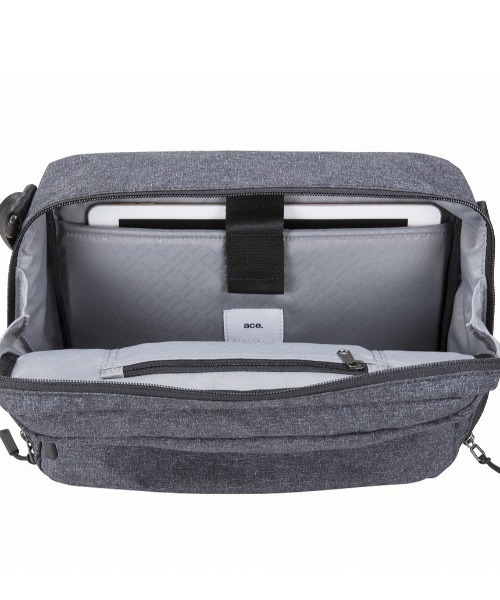 ace.(エース)の「ホバーライト ショルダーバッグ 10inchタブレット収納 6L 59010(ショルダーバッグ・メンズ・ネイビー/ブラック・FREE)」の9枚目の写真