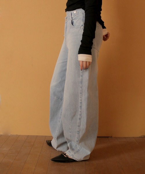 cheriella(シェリエラ)の「【cheriella】アシメカーブウエストデニムパンツ ASYMMETRIC CURVED WAIST DENIM PANTS(デニムパンツ・レディース・ネイビー/ブルー・FREE)」の4枚目の写真