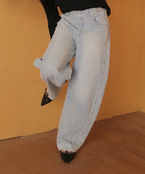 cheriella(シェリエラ)の「【cheriella】アシメカーブウエストデニムパンツ ASYMMETRIC CURVED WAIST DENIM PANTS(デニムパンツ・レディース・ネイビー/ブルー・FREE)」の8枚目の写真