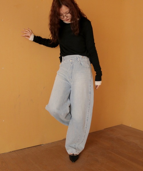 cheriella(シェリエラ)の「【cheriella】アシメカーブウエストデニムパンツ ASYMMETRIC CURVED WAIST DENIM PANTS(デニムパンツ・レディース・ネイビー/ブルー・FREE)」の9枚目の写真