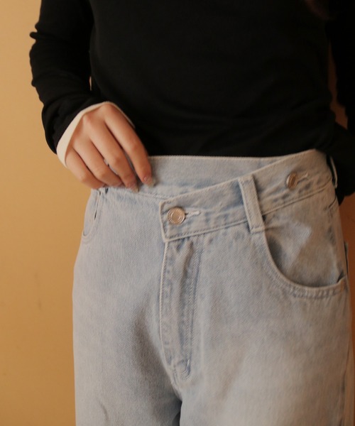 cheriella(シェリエラ)の「【cheriella】アシメカーブウエストデニムパンツ ASYMMETRIC CURVED WAIST DENIM PANTS(デニムパンツ・レディース・ネイビー/ブルー・FREE)」の10枚目の写真