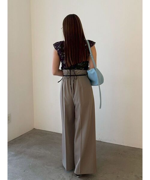 LAGUNAMOON(ラグナムーン)の「バイカラーライトベルトパンツ 【夏服】【オフィスカジュアル】(その他パンツ・レディース・ベージュ・MEDIUM/SMALL)」の5枚目の写真