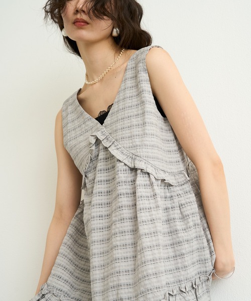 Lutim by u（ルチバイユー）の「ニュアンスチェックフリルデザインチュニック（シャツ/ブラウス・レディース・ブラック/グレー/オフホワイト・FREE）」の3枚目の写真