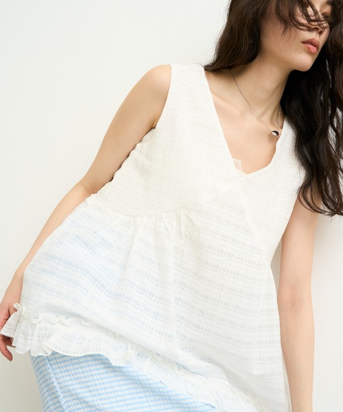 Lutim by u（ルチバイユー）の「ニュアンスチェックフリルデザインチュニック（シャツ/ブラウス・レディース・ブラック/グレー/オフホワイト・FREE）」の5枚目の写真