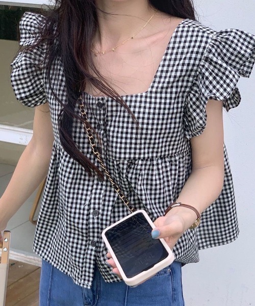 Teem Store(チームストア)の「ギンガムチェック袖フリルデザインスクエアネックシャツトップス ブラウス(シャツ/ブラウス・レディース・ブラック・M/S)」の1枚目の写真