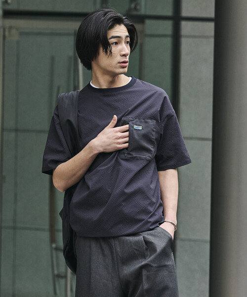 FREAK'S STORE(フリークスストア)の「<UVカット・接触冷感・吸水速乾> AiRide/エアライド リラックスフィット 異素材ポケット シアサッカープルオーバートップ 限定展開(Tシャツ/カットソー・メンズ・ブラック/ブラウン/チャコールグレー/ネイビー・MEDIUM/SMALL/LARGE)」の22枚目の写真