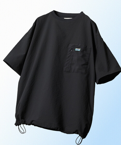 FREAK'S STORE(フリークスストア)の「<UVカット・接触冷感・吸水速乾> AiRide/エアライド リラックスフィット 異素材ポケット シアサッカープルオーバートップ 限定展開(Tシャツ/カットソー・メンズ・ブラック/ブラウン/チャコールグレー/ネイビー・MEDIUM/SMALL/LARGE)」の2枚目の写真
