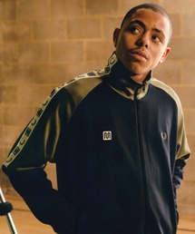 フレッドペリー トラックジャケット 袖ロゴ FRED PERRY｜フレッドペリーのジャージ（ブランドロゴ）通販 - ZOZOTOWN