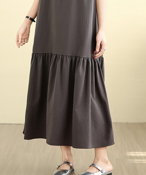 LUCPY(ラクピー)の「ナチュラルギャザーフレアロングワンピース(ワンピース・レディース・アッシュグレー・XX-LARGE/X-LARGE/LARGE/MEDIUM)」の2枚目の写真