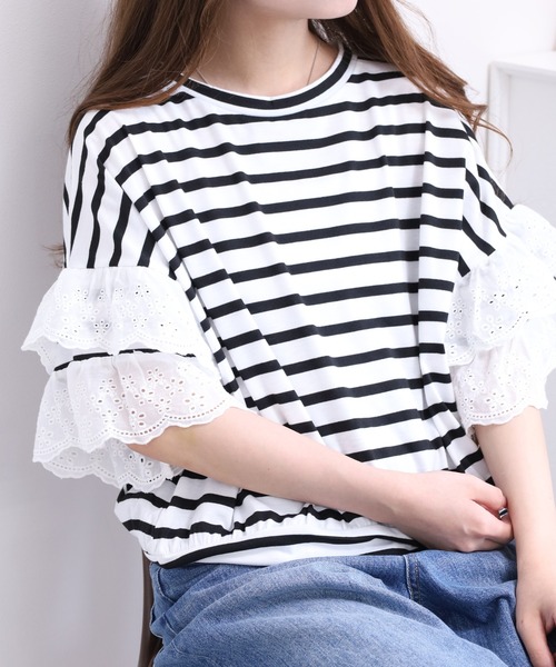 crossi(クロッシー)の「袖レース切替ボーダーカットソー クロップド プルオーバー(Tシャツ/カットソー・レディース・ブラック・FREE)」の2枚目の写真
