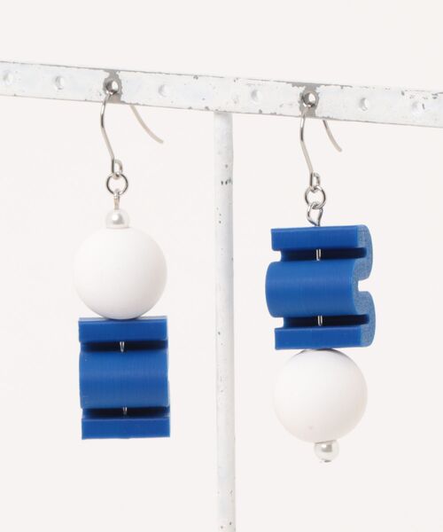 TONE SELECT GOODS（トーンセレクトグッズ）の「【Beauty bell】カラフルうねうねピアス（ピアス（両耳用）・レディース・オレンジ/ブルー/パープル/その他/ブラック/ブラック系その他2・FREE）」の4枚目の写真