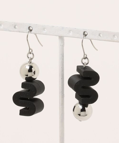 TONE SELECT GOODS（トーンセレクトグッズ）の「【Beauty bell】カラフルうねうねピアス（ピアス（両耳用）・レディース・オレンジ/ブルー/パープル/その他/ブラック/ブラック系その他2・FREE）」の3枚目の写真