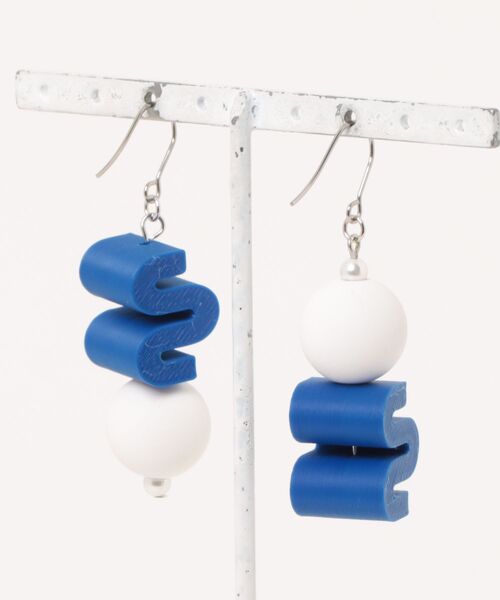 TONE SELECT GOODS（トーンセレクトグッズ）の「【Beauty bell】カラフルうねうねピアス（ピアス（両耳用）・レディース・オレンジ/ブルー/パープル/その他/ブラック/ブラック系その他2・FREE）」の7枚目の写真