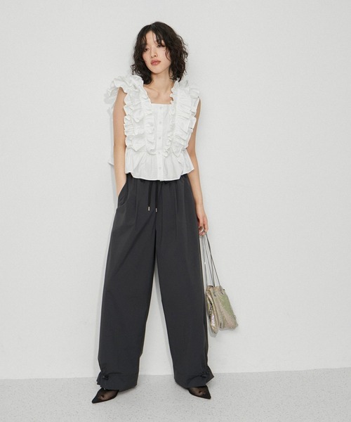 ADAM ET ROPE'（アダムエロペ）の「【サステナブル】・【定番】ペタルフリルブラウス（シャツ/ブラウス・レディース・サックスブルー/ブラック/ホワイト・FREE）」の20枚目の写真