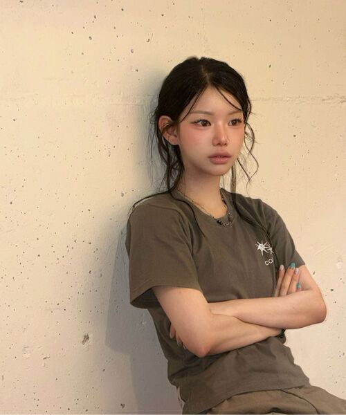 COIRIS(コイリス)の「ローネックバックレタリング半袖Tシャツ(3カラー)(Tシャツ/カットソー・レディース・ダークグレー/カーキ/ブラック・FREE)」の19枚目の写真