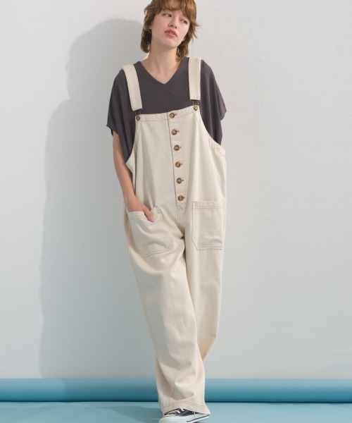 OMNES（オムネス）の「ウォッシュ加工 デニムサロペット（サロペット/オーバーオール・レディース・ブルー/キナリ/インディゴブルー・FREE）」の5枚目の写真