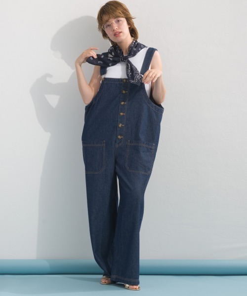 OMNES（オムネス）の「ウォッシュ加工 デニムサロペット（サロペット/オーバーオール・レディース・ブルー/キナリ/インディゴブルー・FREE）」の13枚目の写真
