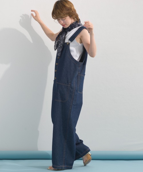 OMNES（オムネス）の「ウォッシュ加工 デニムサロペット（サロペット/オーバーオール・レディース・ブルー/キナリ/インディゴブルー・FREE）」の14枚目の写真
