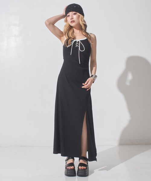 ANAP(アナップ)の「フロントスピンドル 配色パイピング ロングワンピース(ワンピース・レディース・ブラック/ネイビー・F)」の3枚目の写真