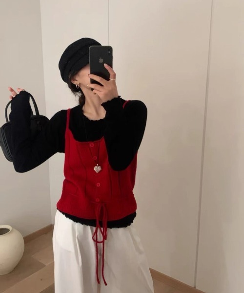 Ritzy(リッツィー)の「透かし編みサイド紐調整ニットタンクベスト(ベスト・レディース・イエロー/グレー/レッド/ベージュ/パープル/グリーン・FREE)」の6枚目の写真